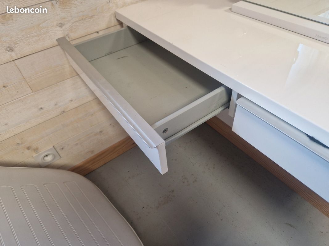 Bureau (image 4)
