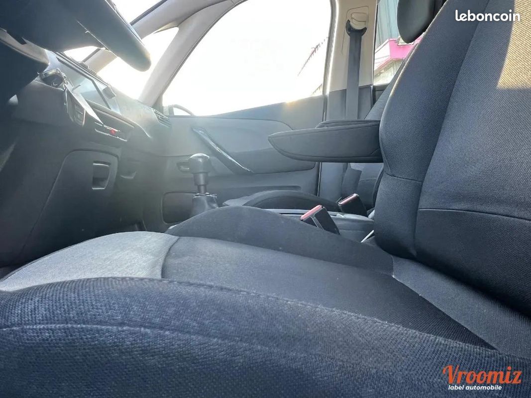 Citroen C4 Grand Picasso 1.2 L 130 S&S BUSINESS + BV6 ESSENCE 7PLACES 12 MOIS DE GARANTIE CHIC (image 6)