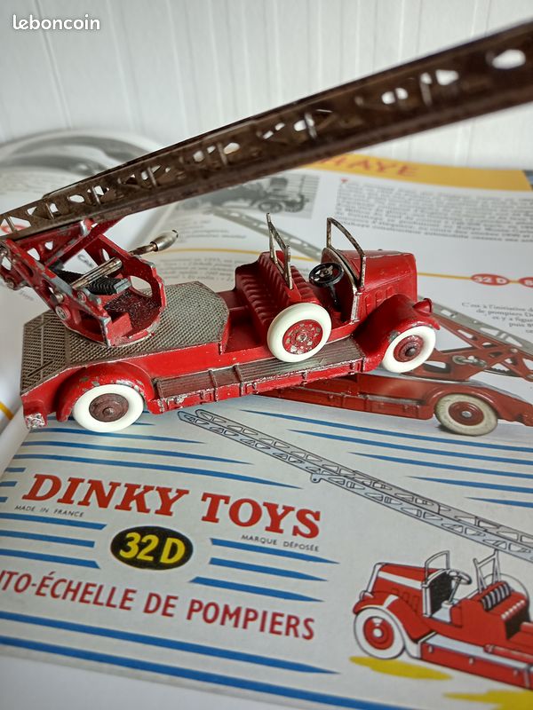 Camion Pompier Dinky Toys À VENDRE! - FR Camion Pompier Dinky Toys À VENDRE! - FR
