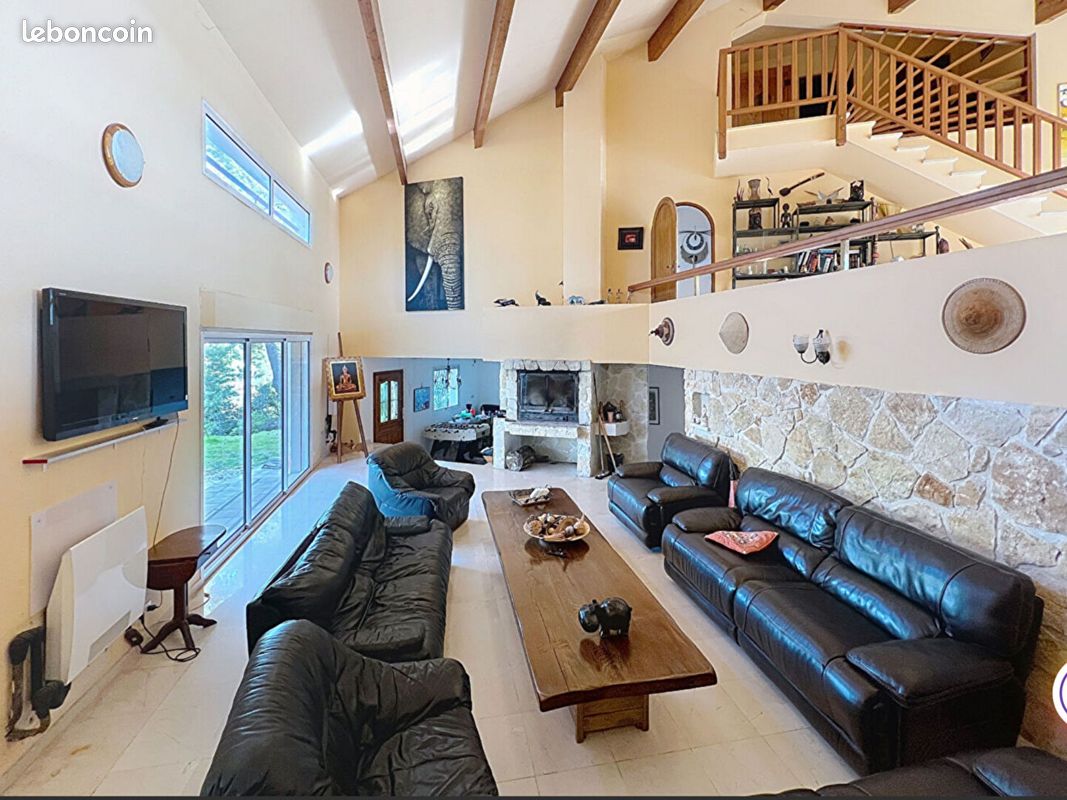 Maison 9 pièces 390 m² · à Hyères · 390 m² · 1 900 000 €