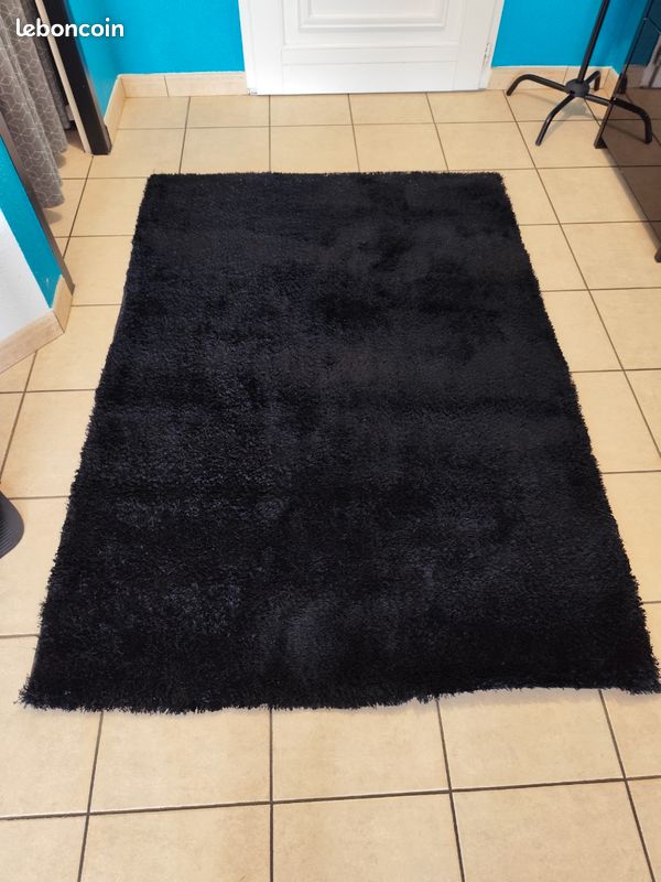 Tapis noir à poils longs brillants (image 1)