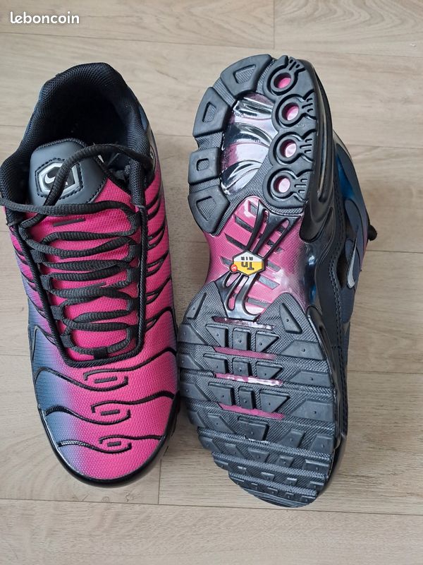 Basket nike tn rose noir taille 42 neuf Chaussures