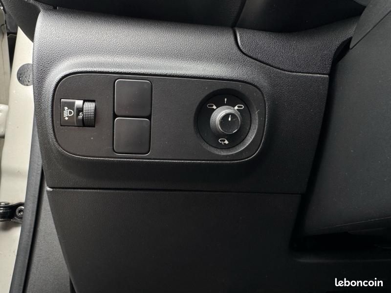 Citroen C3 1.2 PureTech 110 Saint James / GPS + CAMERA / GARANTIE 12 MOIS (image 30)