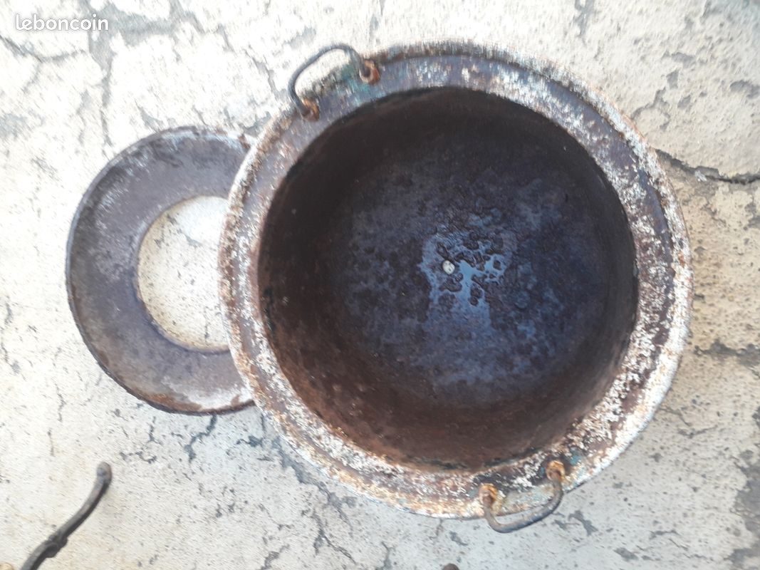 Grand chaudron ancien avec couvercle (image 3)