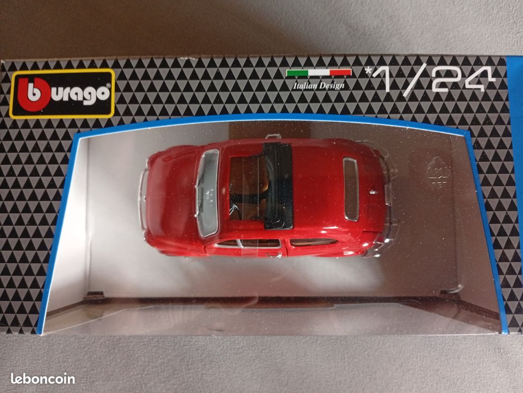 Voiture miniature 1/24 Fiat 500L (image 2)