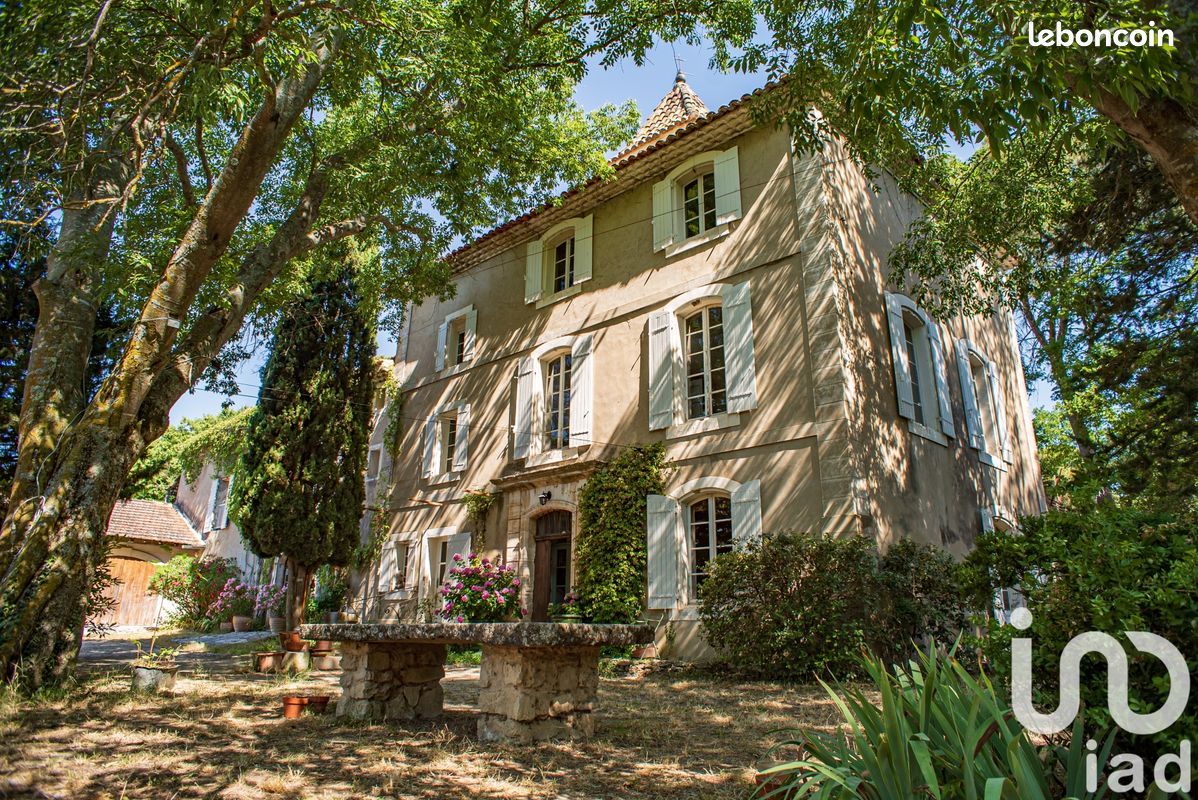 Maison 10 pièces 693 m² · à L'Isle-sur-la-Sorgue · 693 m² · 2 980 000 €