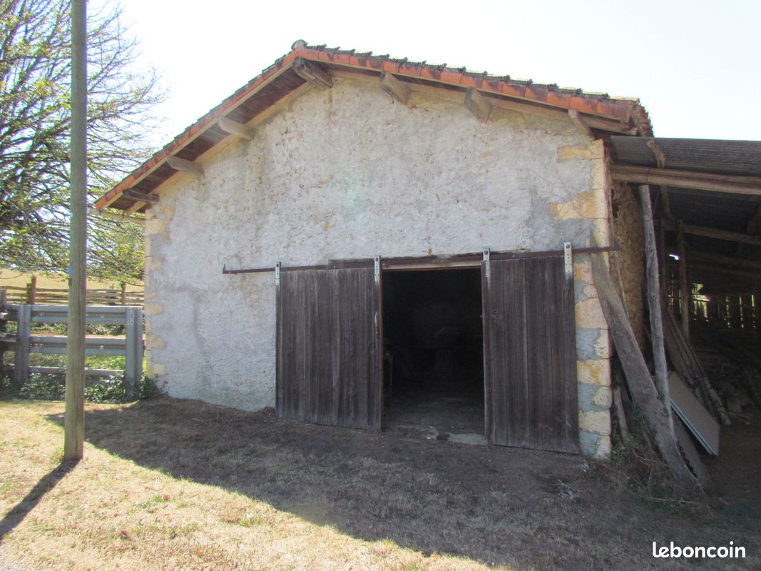 Maison 1 pièce 100 m² · à Nieuil · 100 m² · 25 000 €
