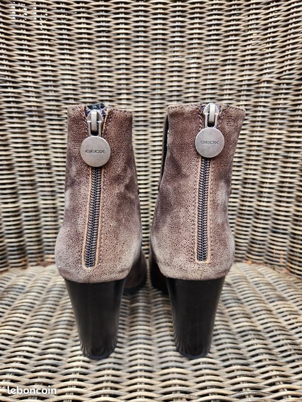 Bottines Geox Taille 38 En Daim Beige Foncé - Talon Compensé Caché 6 Cm - Très Bon état