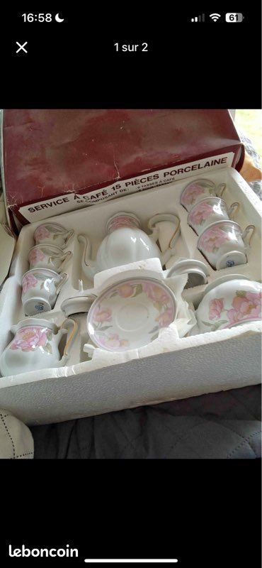 Service à café en porcelaine (image 1)