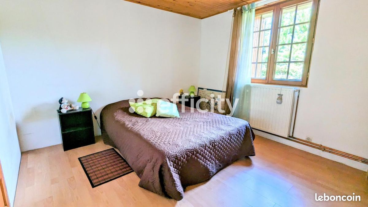 Maison 5 pièces 170 m² - Ruffec 16700 (image principale 12)
