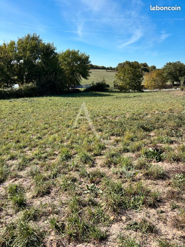 Terrain 2100 m² · à Fontenay-le-Comte · 63 640 €