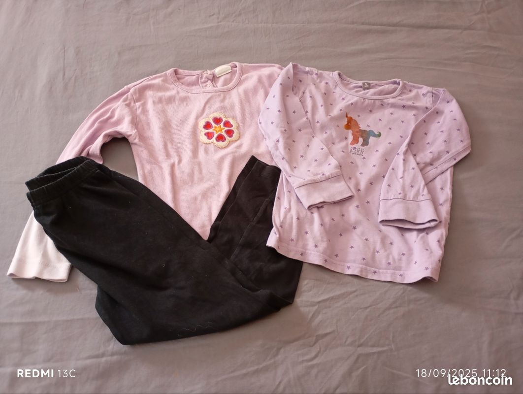 Lot de vêtements fille 6 ans (jupe, t-shirt manche longues et manches courtes, pyjama ...) (image 5)
