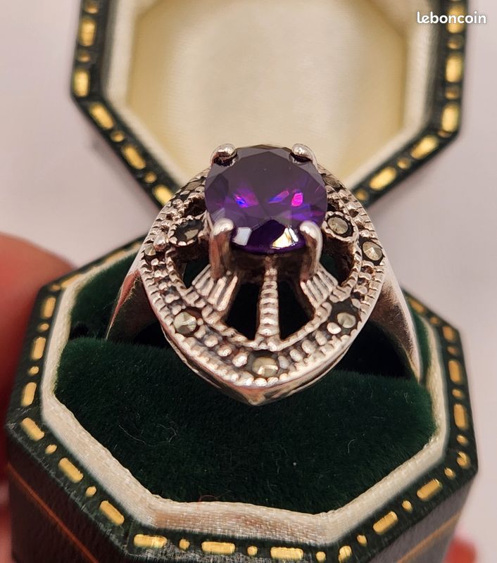 Bague Vintage Ancienne Avec Pierre Mauve - Taille 50 - En Bon état (occasion)