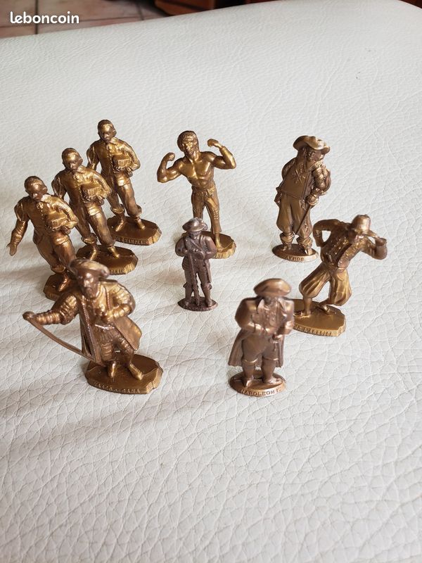 Lot De 19 Figurines Publicitaires MOKAREX Moyen-Âge + 3 Socles – Échelle 54mm
