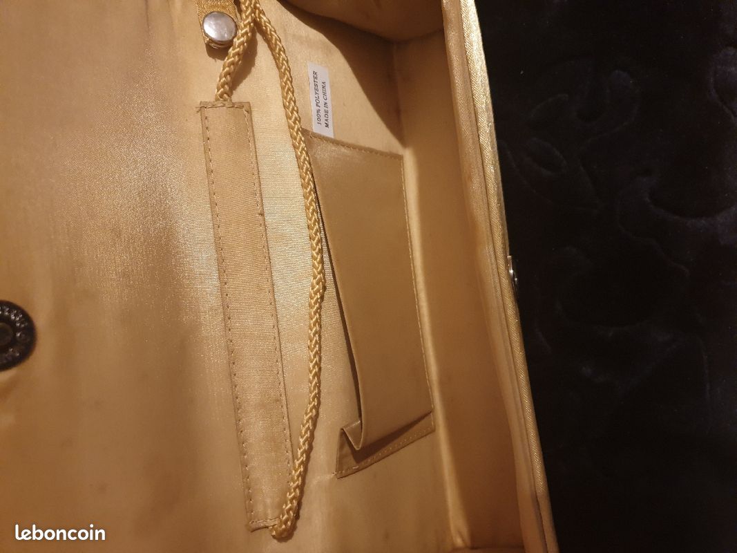 Sac à main pochette de soirée en bandoulière dorée en satin (image 7)