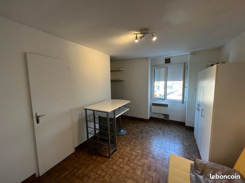 Loue Hôtel Dieu studio POUR étudiant 18m