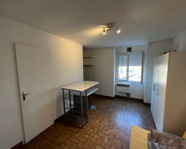 Loue Hôtel Dieu studio POUR étudiant 18m