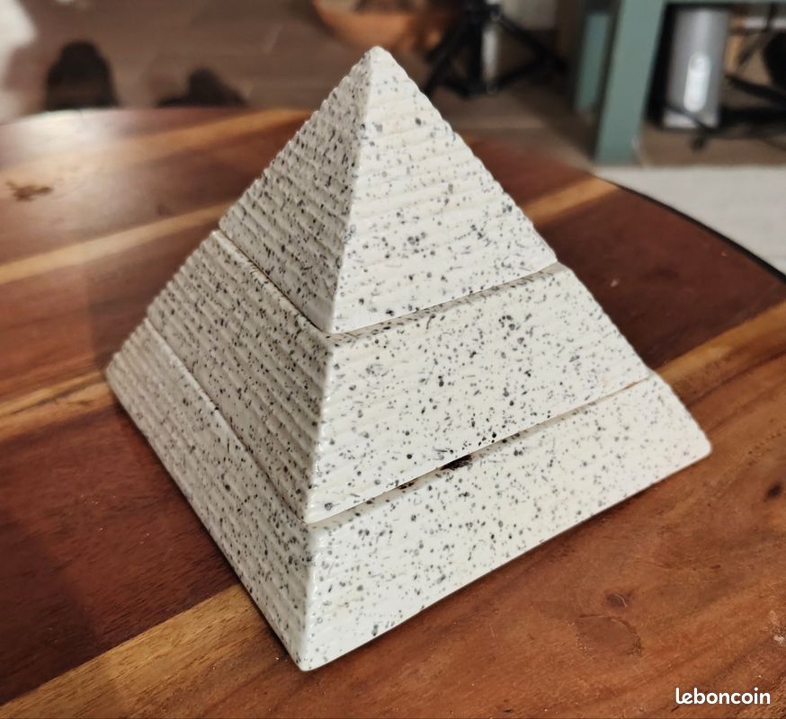 Magnifique pyramide vide-poches / boîte à bijoux en céramique mouchetée vintage (image 2)