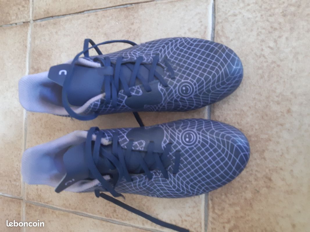 Chaussures crampons foot quasi neuf 37 Décathlon (image 3)