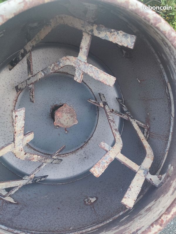 Bétonnière trois points derrière tracteur (image 2)