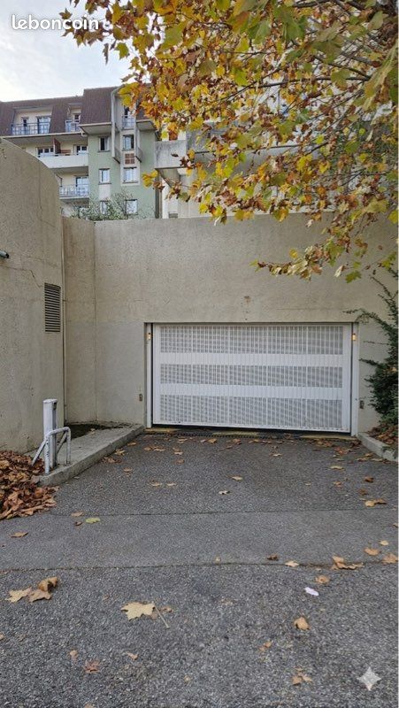 Parking 18 m² · à Grenoble · 18 m² · 25 000 €
