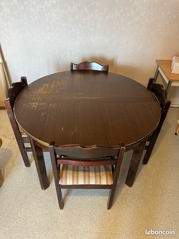 Table en bois + 5 chaises (image 1)