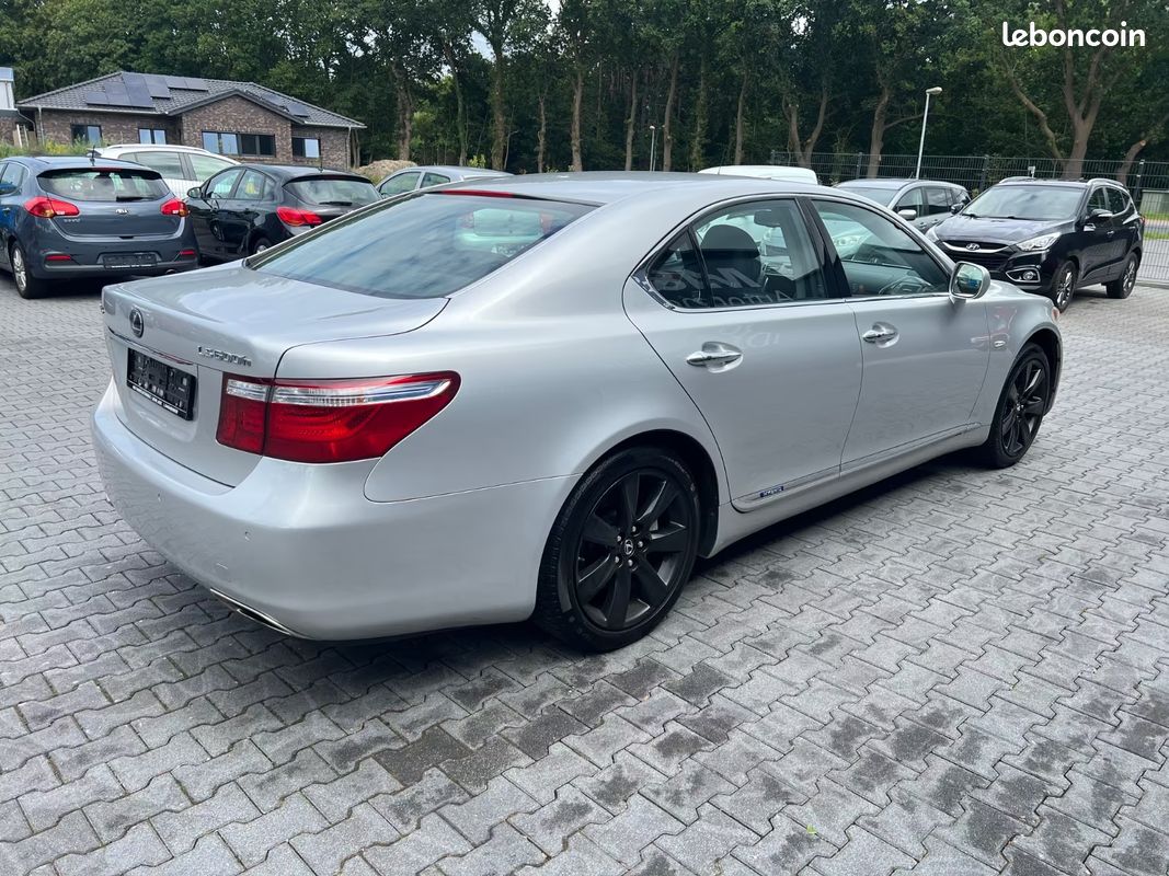 Lexus LS 600H L Ambience 5.0 V8 394CH - Historique D'Entretien Complet - Toit Pano - Cuir Chauffants - Sièges Mémoire - 158000KM (image 4)