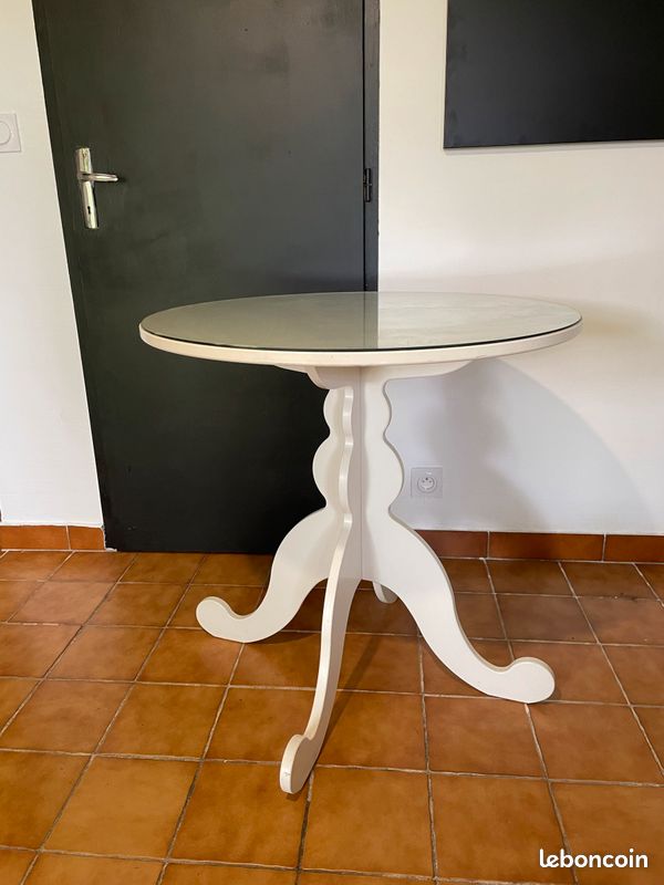 Table ronde blanche (image 1)