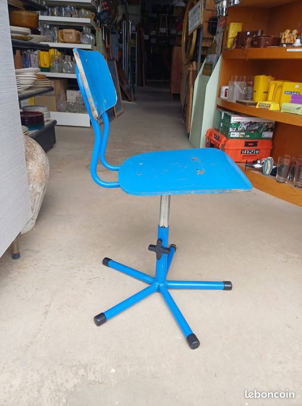 Chaise d'atelier vintage bleue (image 4)