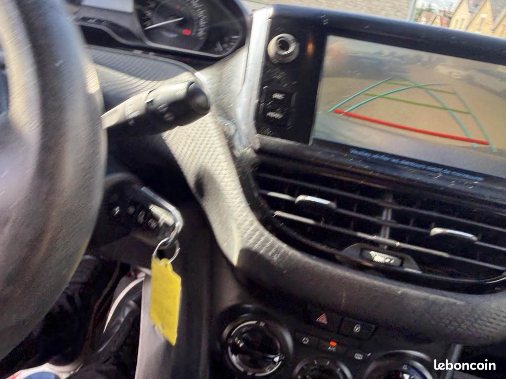 PEUGEOT 208 1.5 BlueHDi S&S - 100 Allure GPS + RADAR AR + CLIM (image 47)