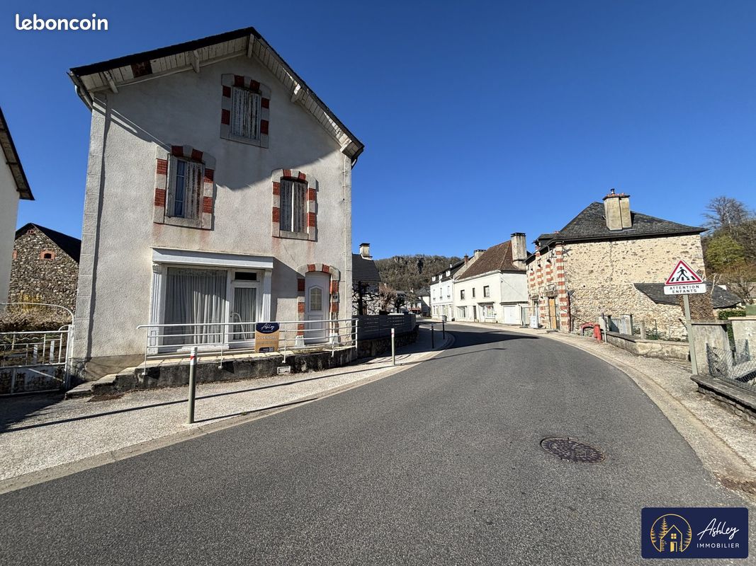 Maison 6 pièces 112 m² · à Champs-sur-Tarentaine-Marchal · 112 m² · 43 000 €
