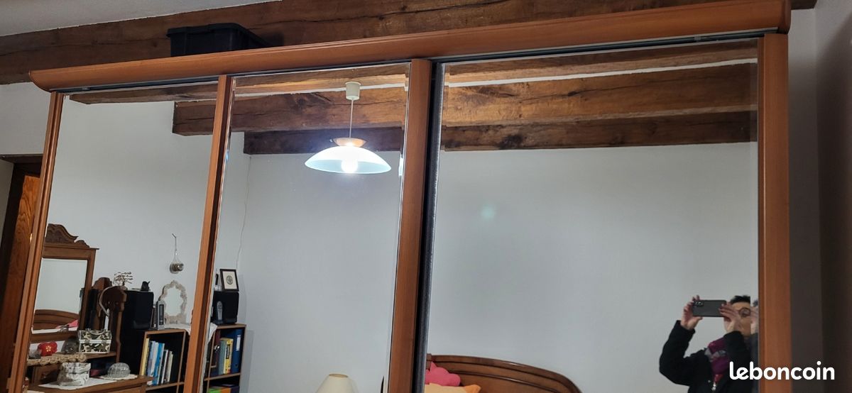 Armoire dressing 3 portes miroir coulissantes. Excellent état. Prix négociable (image 2)