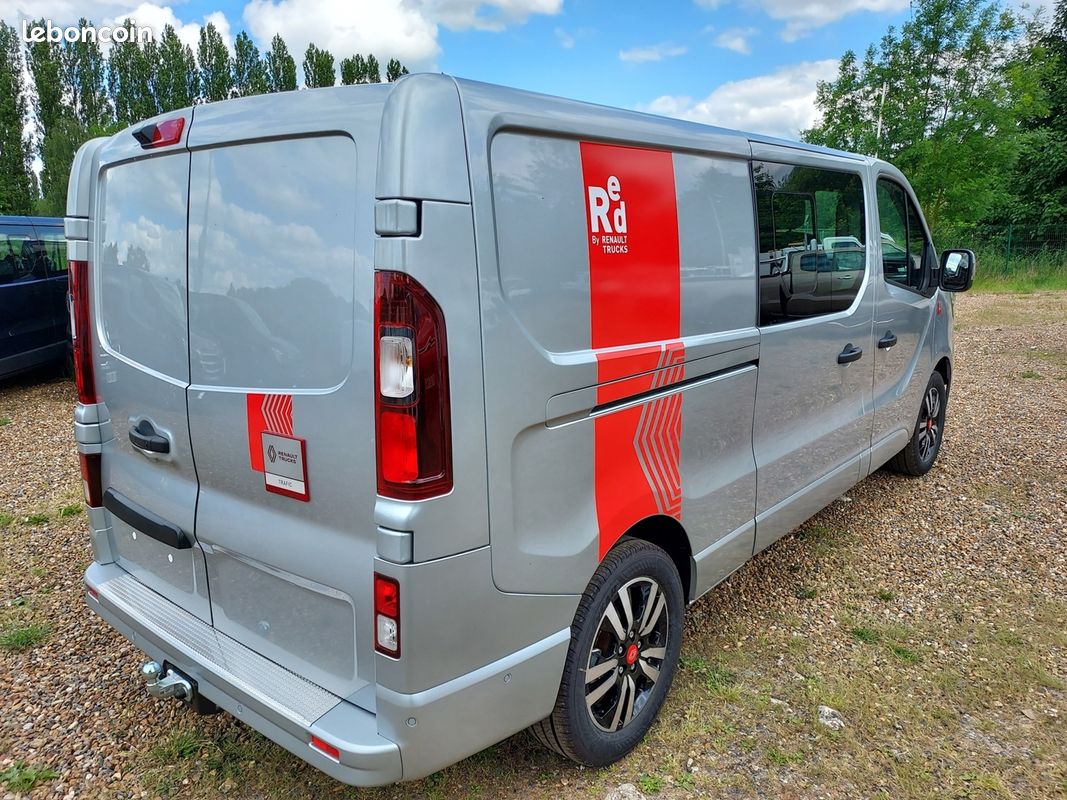 Renault TRAFIC III FG BVA RED 5 PLACES GRIS C L2H1 3T 2.0 BLUE DCI 150CH CABINE APPROFONDIE AUTO (image 3)