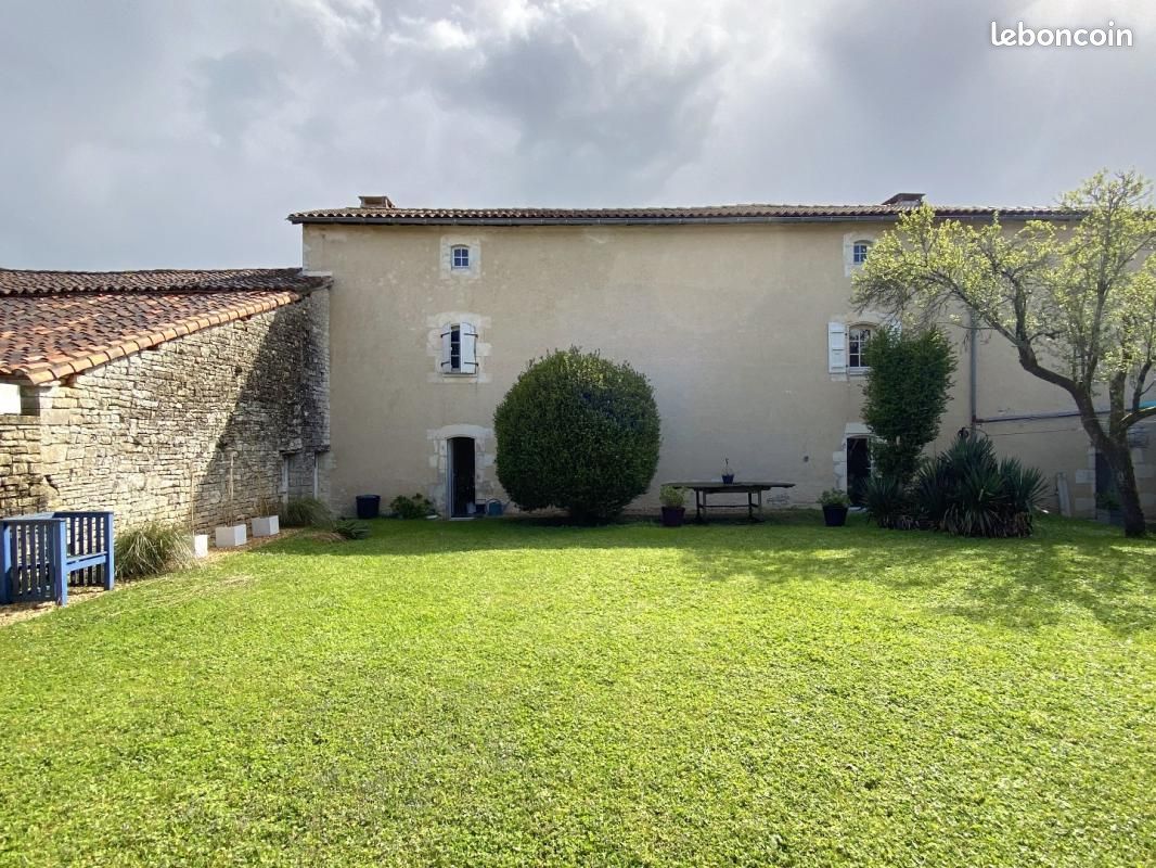 Maison 7 pièces 230 m² - Val-de-Bonnieure 16230 Saint-Angeau (image principale 4)