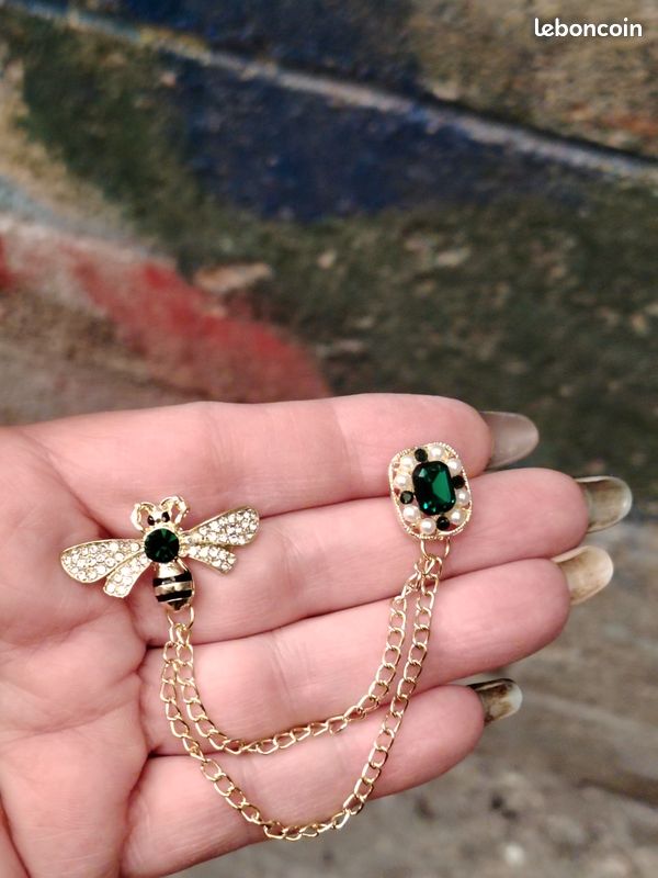Broche double combinaison abeille et strass (image 2)