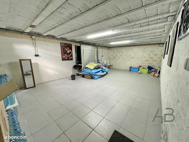 https://img.leboncoin.fr/api/v1/lbcpb1/images/38/4b/b1/384bb12b62a5c1fcdcb381d7d4801932739ff52c.jpg?rule=ad-image