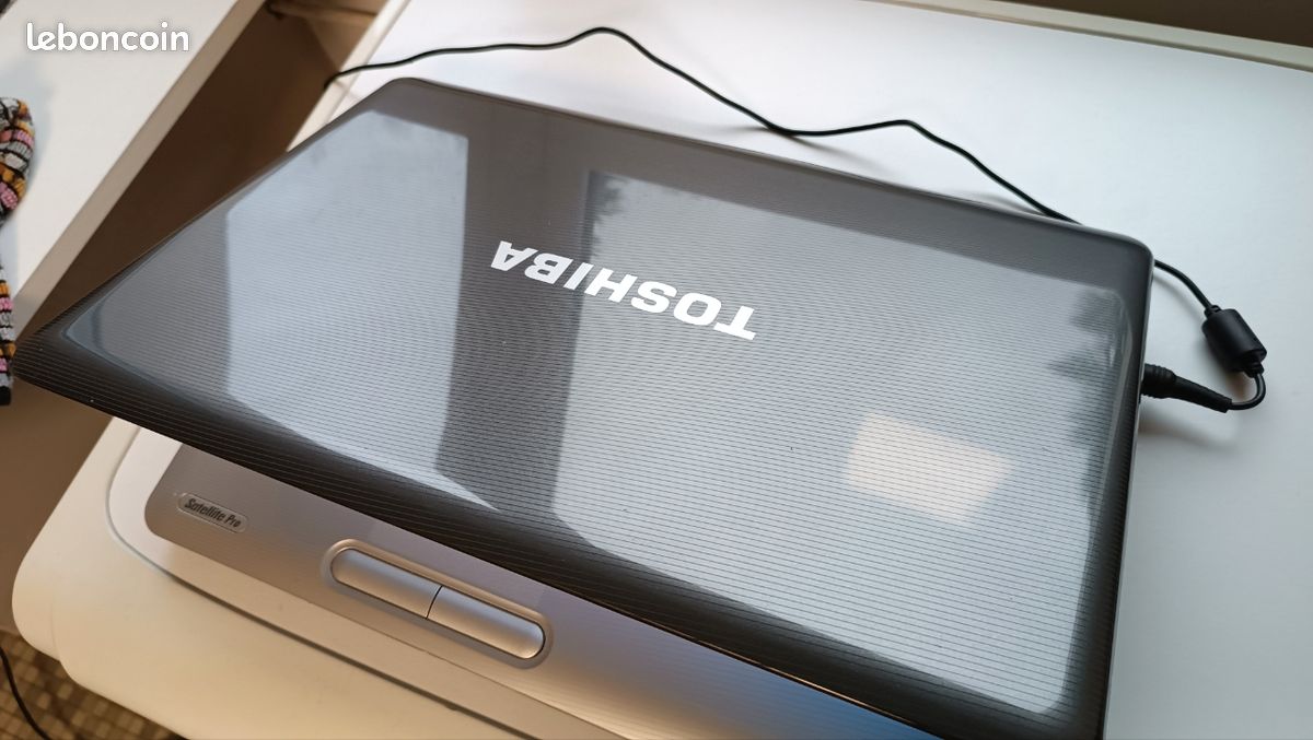 Toshiba Satellite L500 Pour Pièces - Manque DD, RAM, écran - 15,6 Pouces