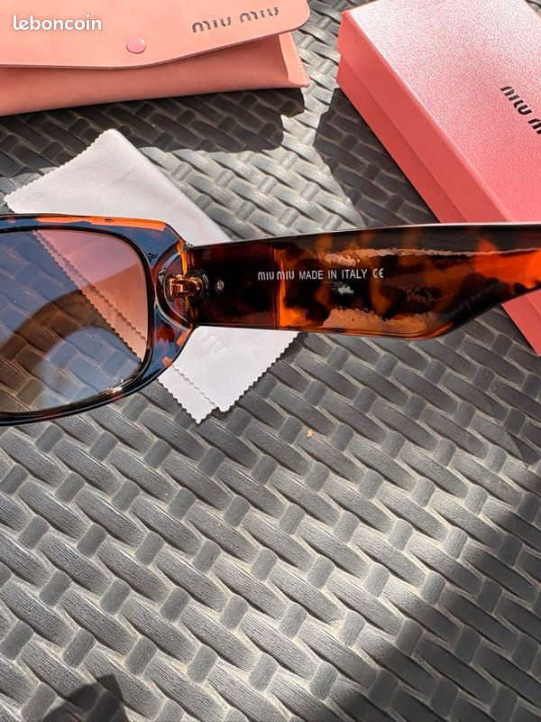 Lunettes de soleil Miu Miu Écaille de Tortue – Neuf complet avec coffret rose 🌸🕶️ (image 3)