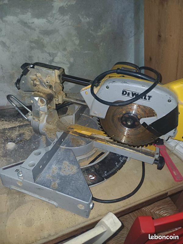Scie à onglets radiale lame 216 mm 1300W DWS773-QS DEWALT