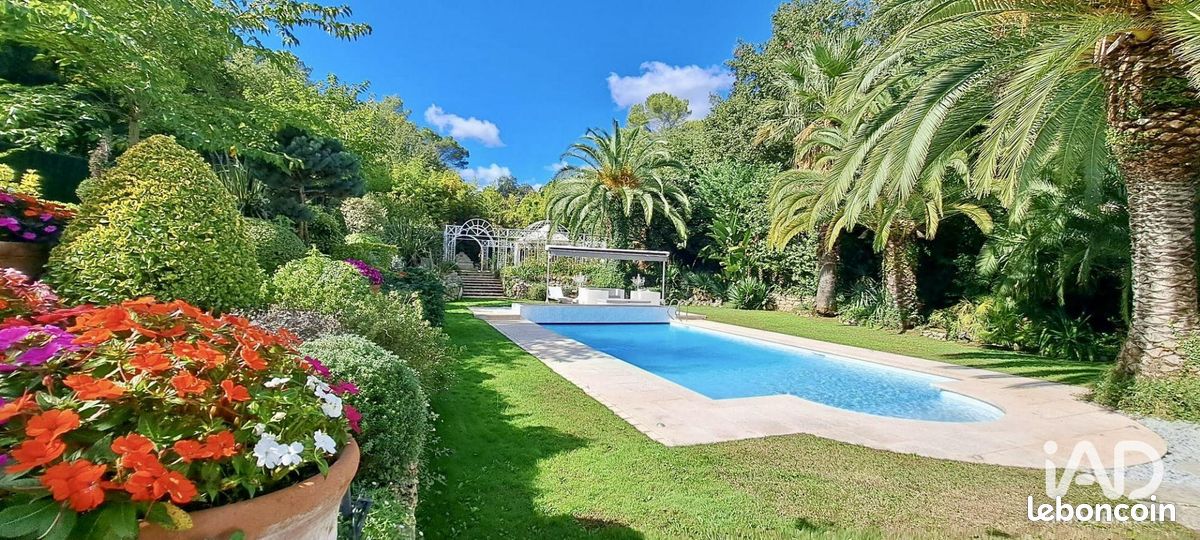 Maison 5 pièces 231 m² · à Roquefort-les-Pins · 231 m² · 1 026 000 €