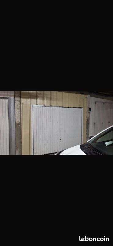 Grand garage fermé 13127 Vitrolles · 25 000 €