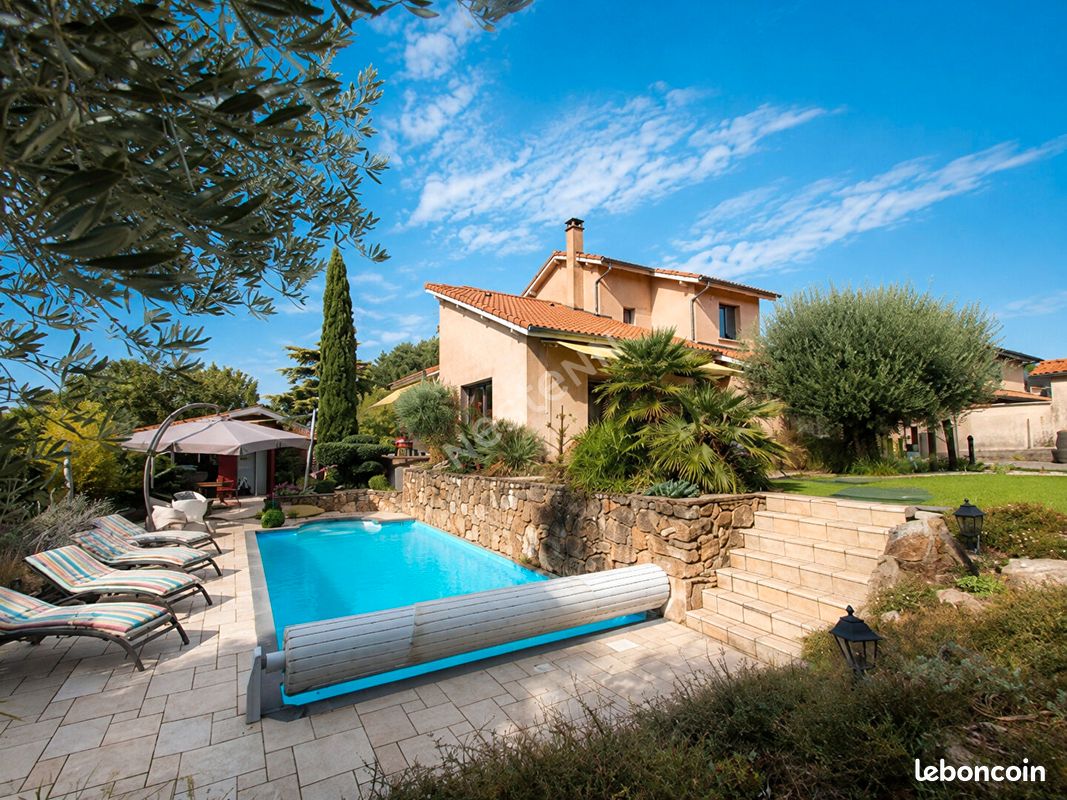 Maison 8 pièces 167 m² · à Toussieu · 167 m² · 639 000 €