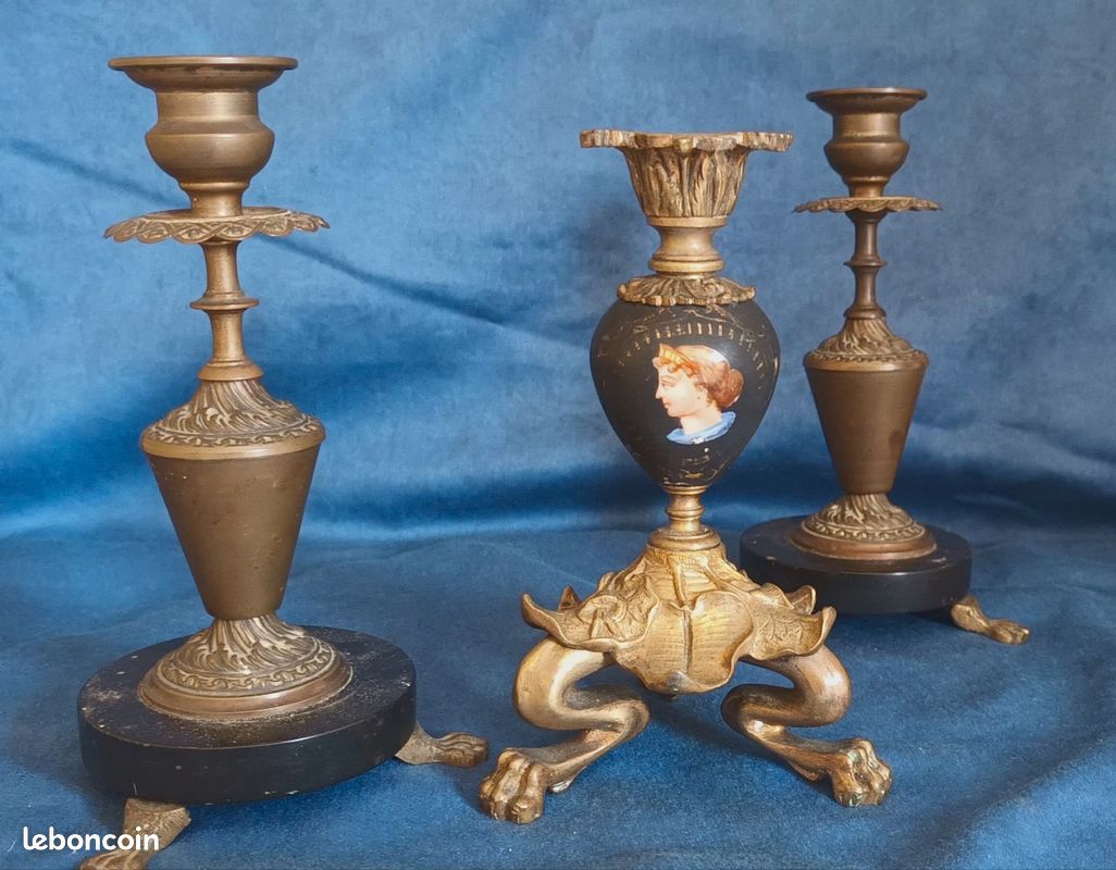 Paire de bougeoirs anciens en bronze ou laiton Pages Renaissance 40cm - Décoration