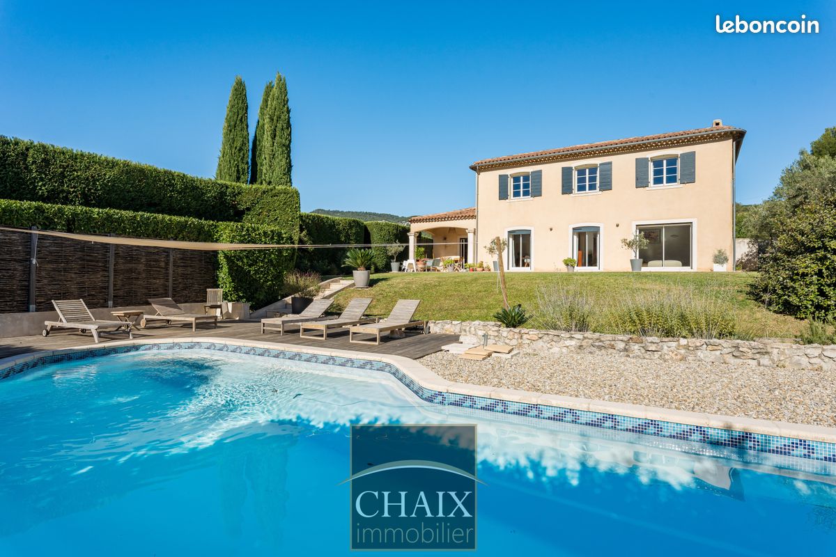 Maison 6 pièces 210 m² · à Saint-Zacharie · 210 m² · 855 000 €