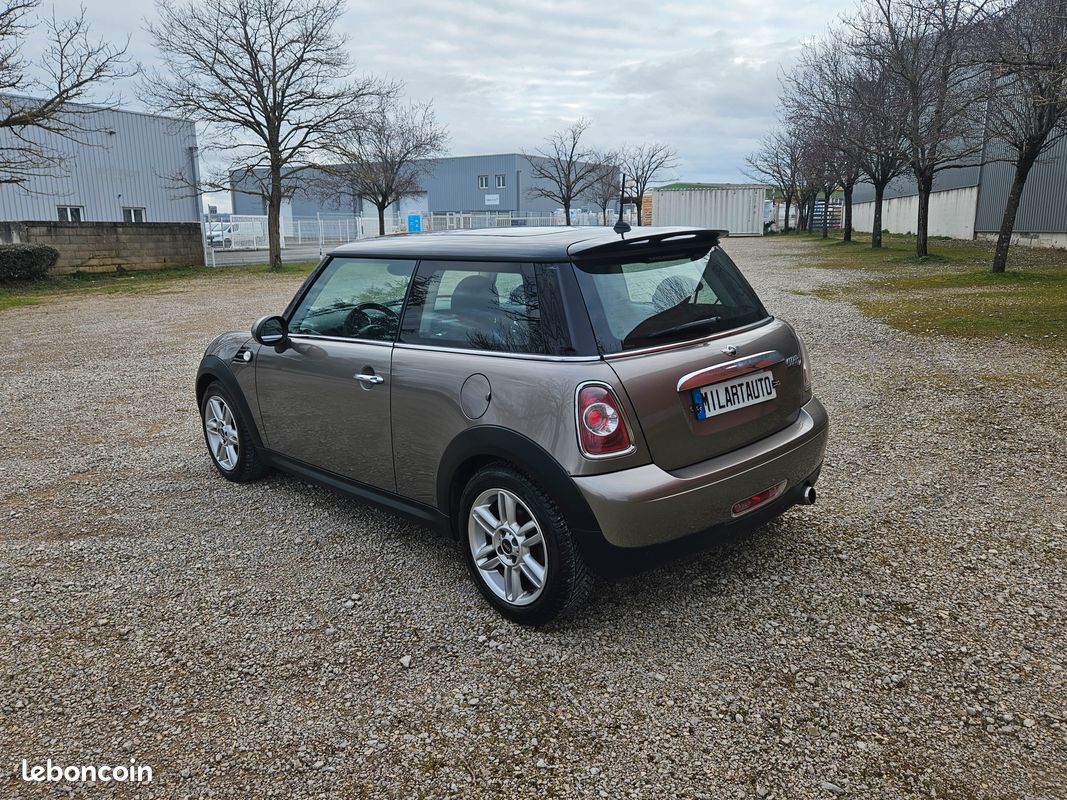 Mini Cooper D 112 CH Très Bon Etat... (image 3)