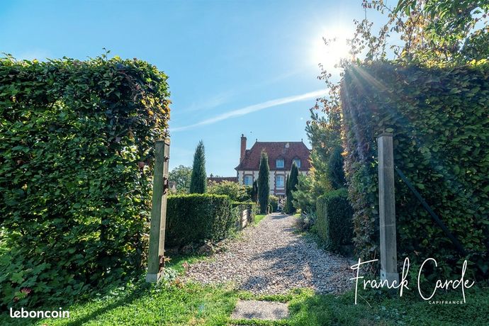 Maison 11 pièces 285 m²