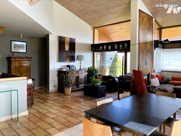 Maison 7 pièces 222 m²