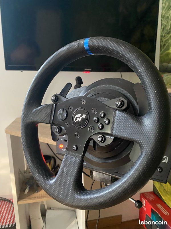 Thrustmaster T300 RS + pédalier – PS4 / PS5 / PC (image 1)