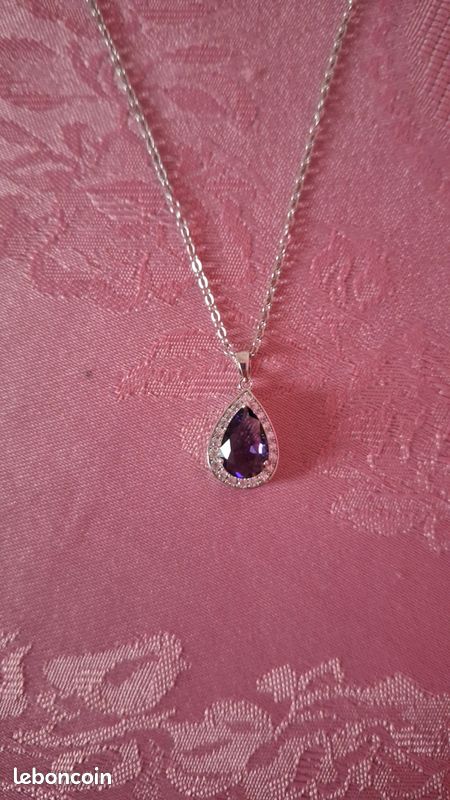 Collier Moderne Avec Magnifique Pierre Violette - Occasion - Bijou Unique Et Coloré