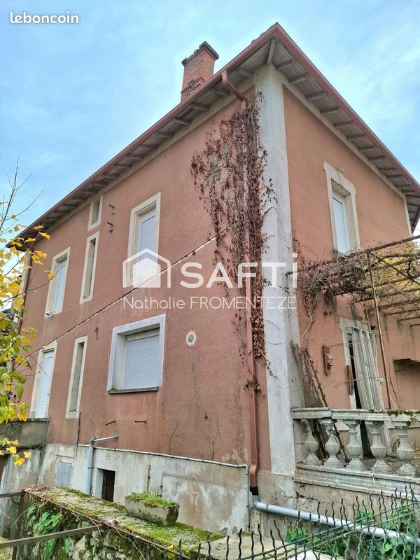 Maison 8 pièces 235 m² · à Sauzet · 235 m² · 147 500 €